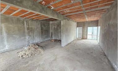 Casa en venta a terminar en Ibarlucea. Barrio Centro con gran terreno