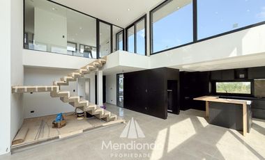 Casa 4 amb con piscina y cochera doble en Barrio Privado Tierras del Mar