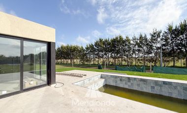 Casa 4 amb con piscina y cochera doble en Barrio Privado Tierras del Mar