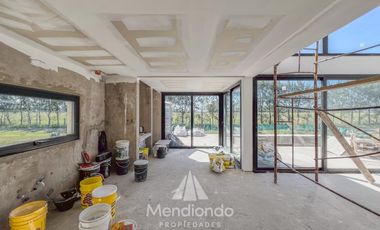 Casa 4 amb con piscina y cochera doble en Barrio Privado Tierras del Mar