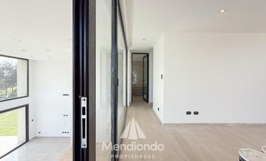 Casa 4 amb con piscina y cochera doble en Barrio Privado Tierras del Mar