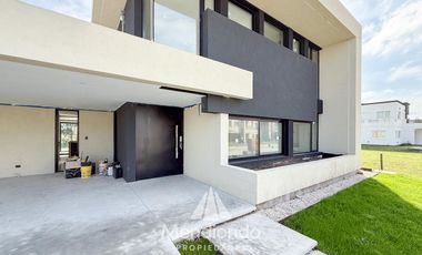 Casa 4 amb con piscina y cochera doble en Barrio Privado Tierras del Mar