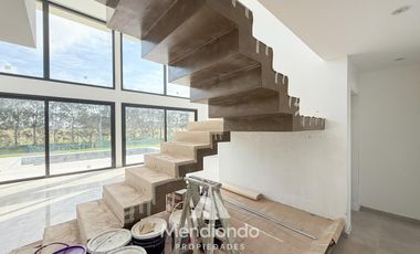 Casa 4 amb con piscina y cochera doble en Barrio Privado Tierras del Mar