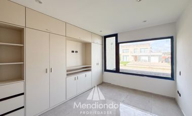 Casa 4 amb con piscina y cochera doble en Barrio Privado Tierras del Mar