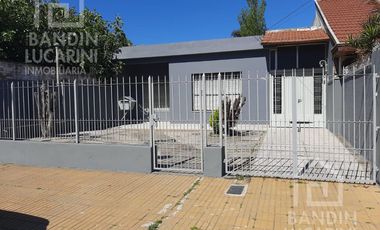 Casa en Berazategui en Venta 4 Ambientes Zona Estación de Berazategui. Bajó de precio.