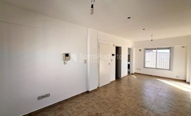 Venta departamento semipiso 1 ambiente en Moron. (5º)