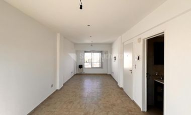 Venta departamento semipiso 1 ambiente en Moron. (5º)