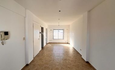 Venta departamento semipiso 1 ambiente en Moron. (5º)