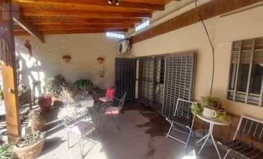 VENTA CASA 2 DORM COCHERA PATIO
