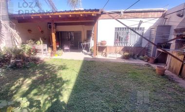 VENTA CASA 2 DORM COCHERA PATIO