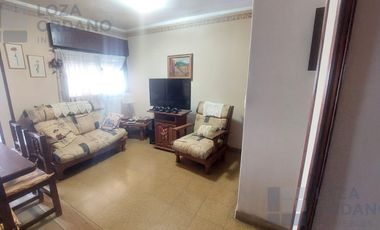 VENTA CASA 2 DORM COCHERA PATIO