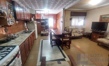 VENTA CASA 2 DORM COCHERA PATIO