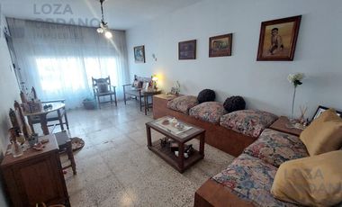 VENTA CASA 2 DORM COCHERA PATIO