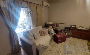 VENTA CASA 2 DORM COCHERA PATIO