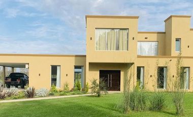 Casa en Estancia La Macarena