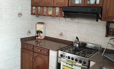Amplia casa en  venta en Ramón Falcón 3300, Flores