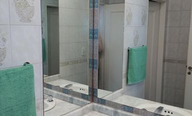 Amplia casa en  venta en Ramón Falcón 3300, Flores