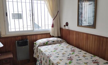 Amplia casa en  venta en Ramón Falcón 3300, Flores