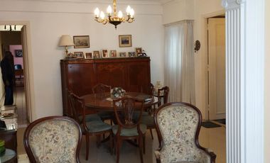 Amplia casa en  venta en Ramón Falcón 3300, Flores