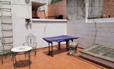 Amplia casa en  venta en Ramón Falcón 3300, Flores