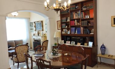 Amplia casa en  venta en Ramón Falcón 3300, Flores