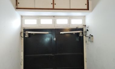 Amplia casa en  venta en Ramón Falcón 3300, Flores