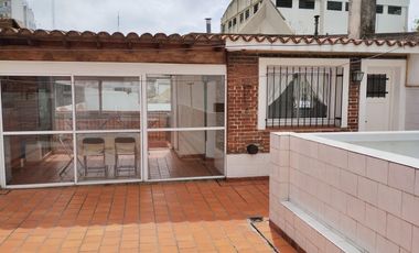 Amplia casa en  venta en Ramón Falcón 3300, Flores