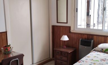 Amplia casa en  venta en Ramón Falcón 3300, Flores