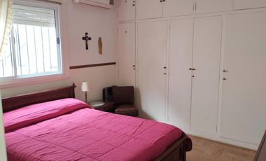 Amplia casa en  venta en Ramón Falcón 3300, Flores