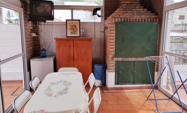 Amplia casa en  venta en Ramón Falcón 3300, Flores