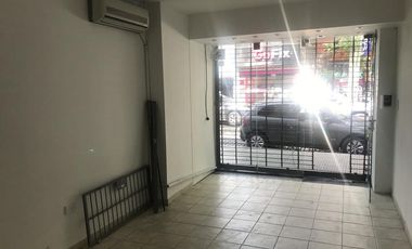Locales en block en venta en el centro de San Isidro, con renta, ideal inversores