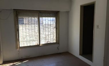 Locales en block en venta en el centro de San Isidro, con renta, ideal inversores