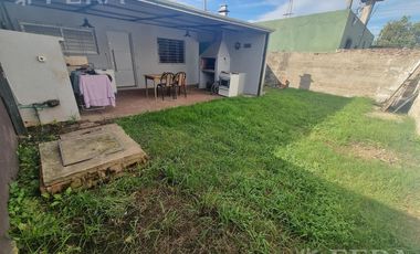 Venta de Casa 3 ambientes con cochera y patio en Florencio Varela