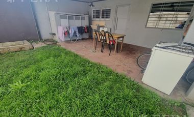 Venta de Casa 3 ambientes con cochera y patio en Florencio Varela