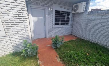 Venta de Casa 3 ambientes con cochera y patio en Florencio Varela