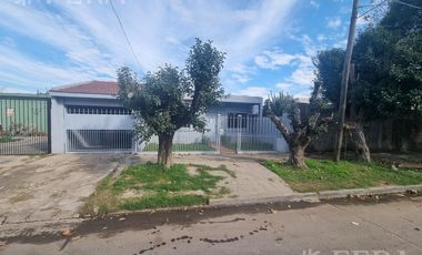 Venta de Casa 3 ambientes con cochera y patio en Florencio Varela