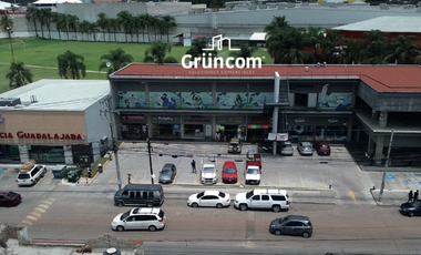 Local comercial en Plaza Santa María Tequepexpan