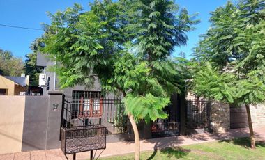 VENTA CASA 4 AMBIENTES MORENO