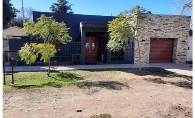 VENTA CASA 4 AMBIENTES MORENO