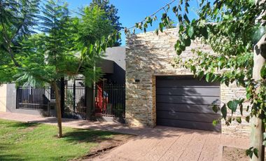VENTA CASA 4 AMBIENTES MORENO