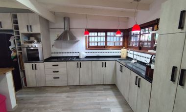 VENTA CASA 4 AMBIENTES MORENO