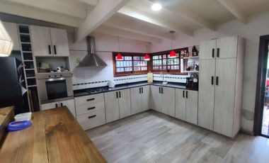 VENTA CASA 4 AMBIENTES MORENO