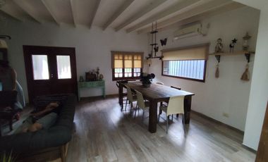 VENTA CASA 4 AMBIENTES MORENO
