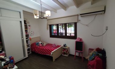 VENTA CASA 4 AMBIENTES MORENO