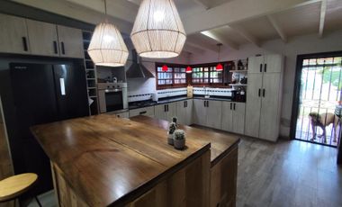 VENTA CASA 4 AMBIENTES MORENO