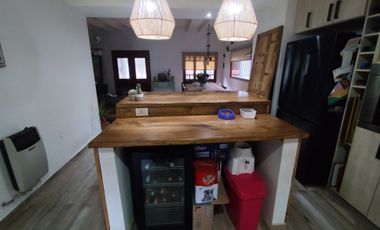 VENTA CASA 4 AMBIENTES MORENO