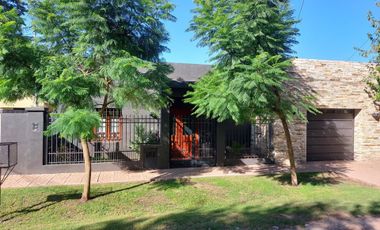 VENTA CASA 4 AMBIENTES MORENO