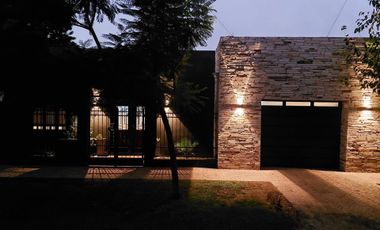 VENTA CASA 4 AMBIENTES MORENO