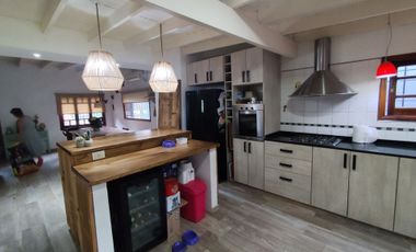 VENTA CASA 4 AMBIENTES MORENO