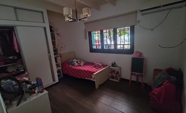 VENTA CASA 4 AMBIENTES MORENO